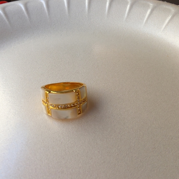 Ring mother of pearl and zircon size 9. - Picture 2 of 5